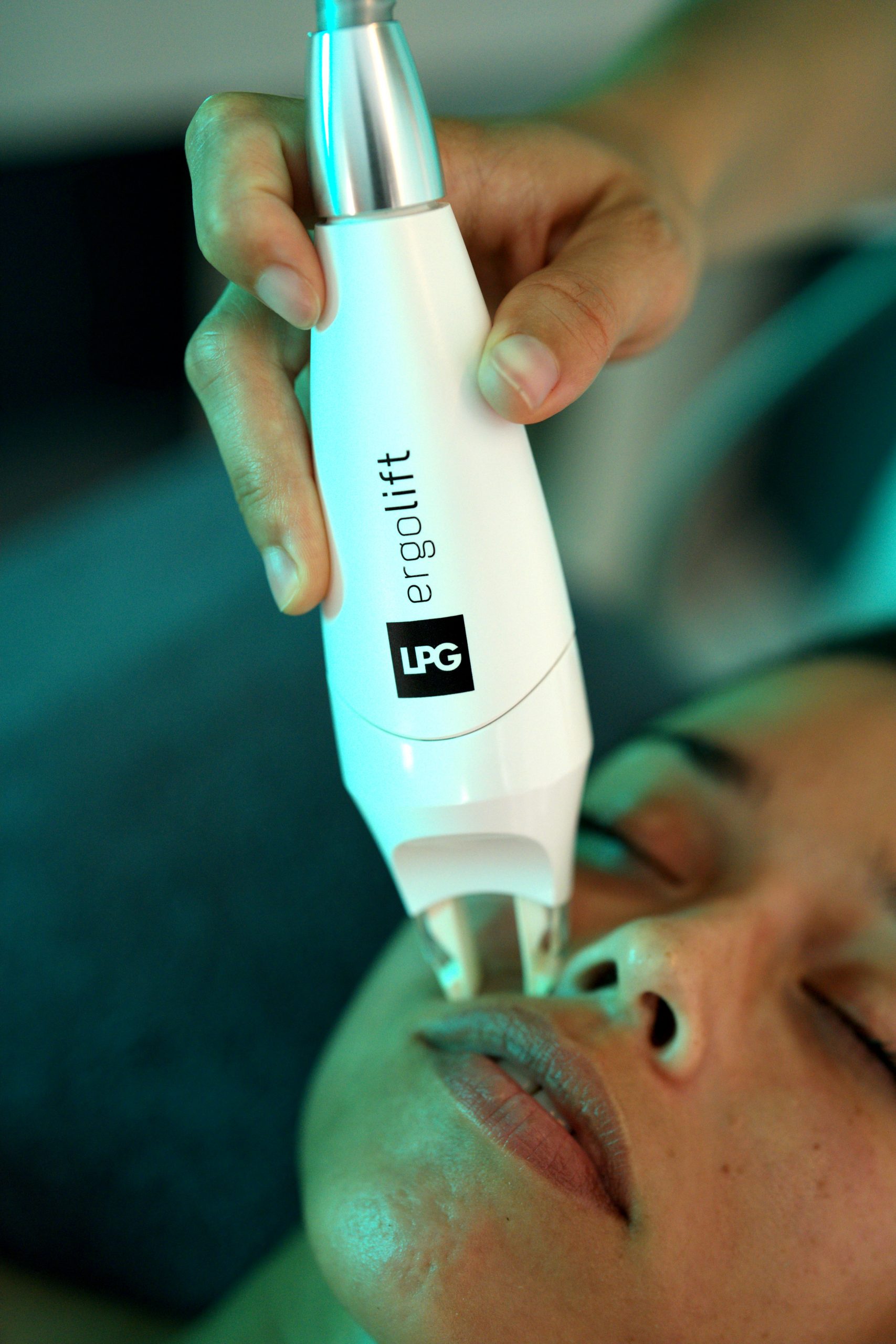 TRATAMIENTO CONTORNO DE OJOS/LABIOS